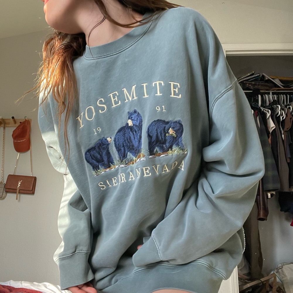 Brandy Melville Yosemite sweatshirt